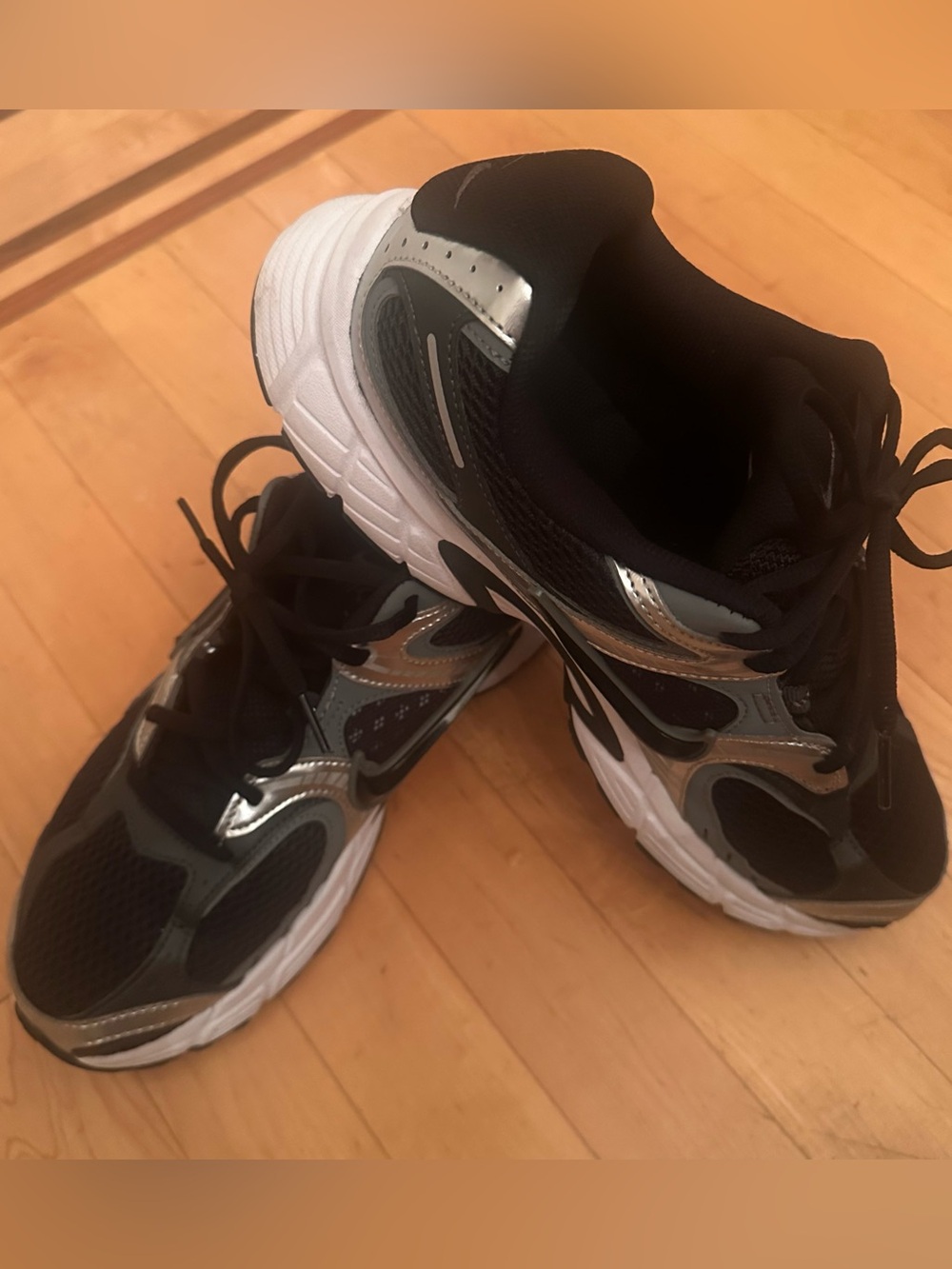Men’s Black and Silver Nike V5 RNR , M 10.5